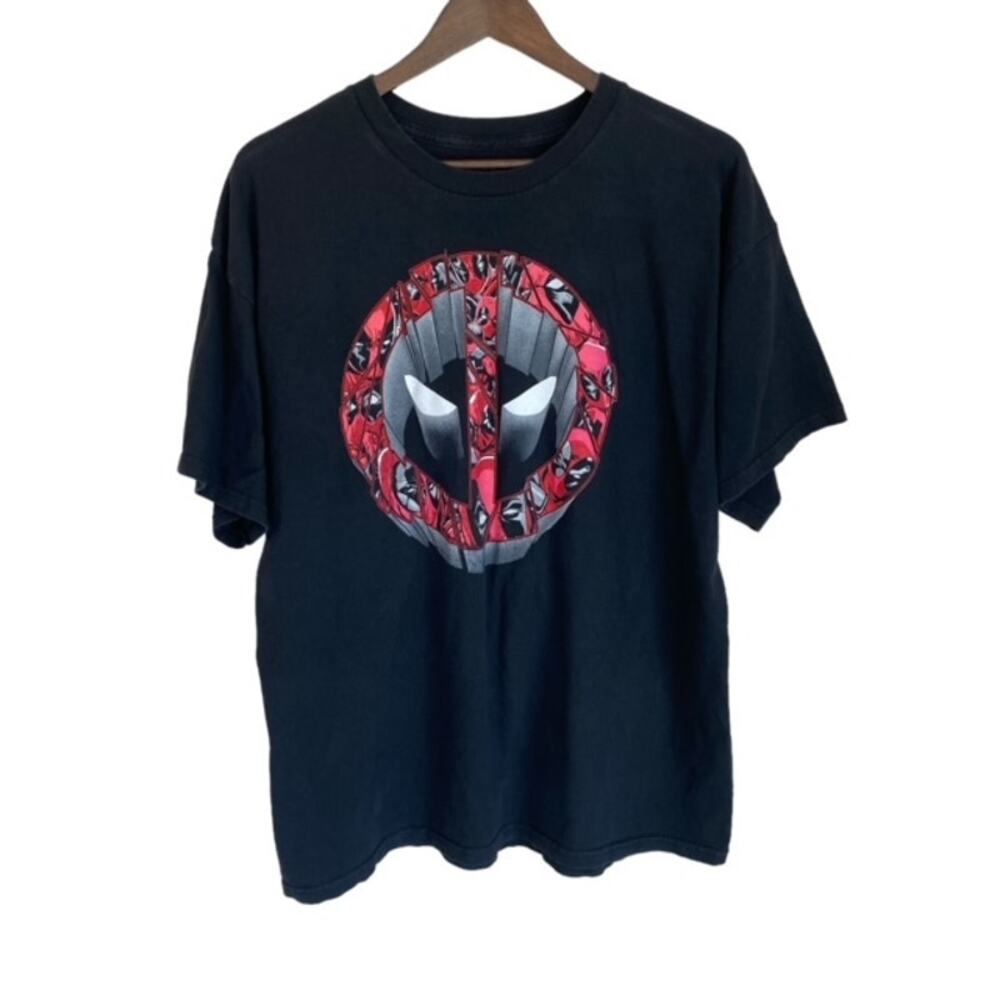 3/$21 Marvel Deadpool Clash Black t-shirt - XL